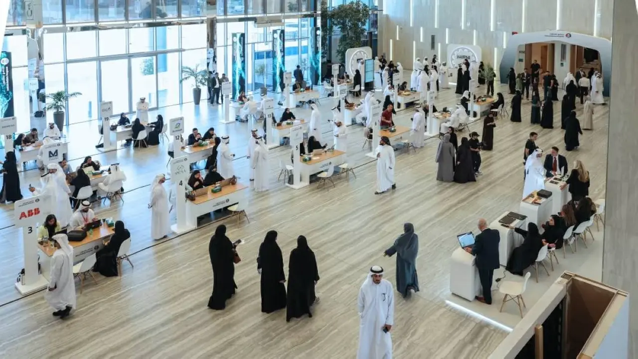الصناعة الإماراتية تحقق نمواً مذهلاً يصل إلى 70% منذ 2021